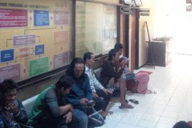 Warga Tamberu Datangi Mapolres Sampang Terkait Pembunuhan