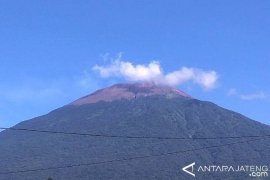 Tim Gabungan Berupaya Evakuasi Pendaki Gunung Slamet