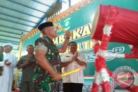 Pangdam Buka Opster TNI Poso dengan pukul bedug