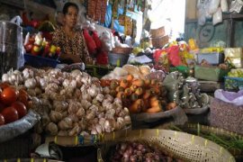 Harga Bawang di Bandarlampung Bertahan Tinggi  