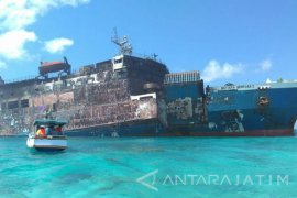 Puslabfor Selidiki Penyebab Kebakaran KM Mutiara Sentoso