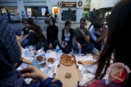 200 WNI di Belanda Buka Bersama KBRI