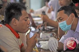 Polisi Tes Urine Sopir Untuk Keselamatan Pemudik