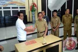 Pemkot-KPU Gorontalo Tanda Tangan Naskah Hibah Pilkada