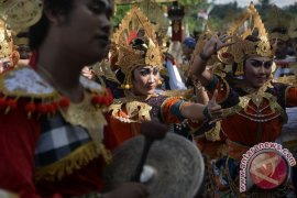 Suguhan tarian sambut 36 dubes ke Karangasem