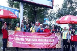 CCAI Distribusikan 165 Paket Bahan Pokok