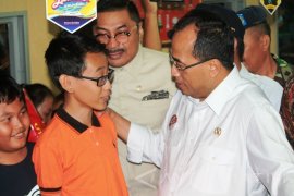 Menhub Cek "Lashing" Kapal di Pelabuhan Ketapang Banyuwangi