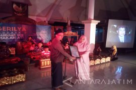 Seniman Madura Gelar "Malam Seribu Puisi" di Pamekasan (Video)