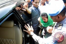 Istri Gubernur Bengkulu Kena OTT KPK