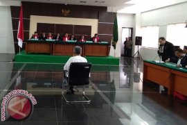 Buni Yani Divonis Satu Tahun Enam Bulan 
