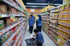 Disperindag Madiun Temukan Makanan tidak Layak Konsumsi