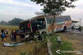 Bus Pemudik Kecelakaan di Kudus, Dua Orang Meninggal (VIDEO)