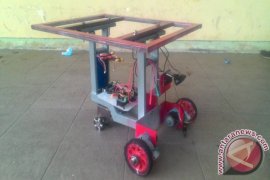Mahasiswa IPB Ciptakan Robot Penolong Panen Timun 