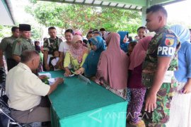 Kodim Pamekasan Bagikan 690 Paket Zakat Fitrah