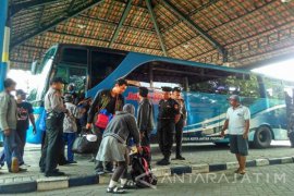 Arus Mudik di Terminal Bojonegoro Menurun (Video)