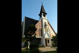 Umat Kristiani penuhi gereja pada malam Natal