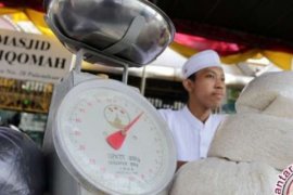 Puluhan THL Kebersihan Pekanbaru Harapkan Zakat Fitrah ASN