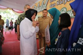 Pemkot-Jasindo Beri Santunan Klaim Asuransi Nelayan Surabaya