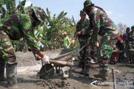 Kodim Demak Bantu Perbaikan Jalan Desa 