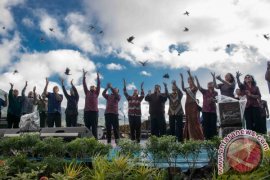 Deputi Kemenpar Buka Festival Danau Kembar