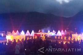 Pertunjukkan Kesenian "Eksotika Bromo" Hipnotis Wisatawan