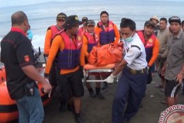 Dua wisatawan asing nyaris tenggelam di Jembrana