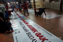 Masyarakat Gresik Tolak Pengembangan Alun-alun Jadi Islamic Center