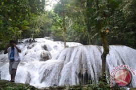 AIR TERJUN SALUOPA WERA Page 1 Small