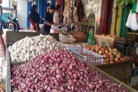 Harga Bawang Bertahan Tinggi