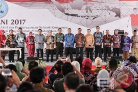 Tengku Erry Terima Penghargaan Anti Narkoba