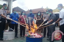 Kejari Denpasar Musnahkan Barang Bukti Miliaran Rupiah (Video)