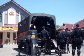 Polres Pamekasan Datangkan Brimob ke Lokasi Demo