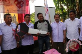 Pemkab Gianyar Berikan Bantuan Mobil Operasional PMI