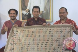 Pengrajin Singaraja Pamerkan Kerajinan Songket Khas Buleleng