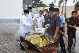 Kejaksaan Mejayan Musnahkan Narkoba dan Jamu Ilegal