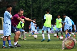 PELATIHAN ANAK-ANAK DARI MANCHESTER CITY Page 1 Small