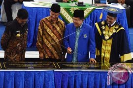 WAPRES HADIRI MILAD UNISMUH MAKASSAR Page 1 Small