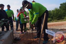 Bupati: Masyarakat Harus Menyatu dengan Alam 