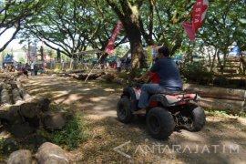 Wisata Taman Trembesi Madiun