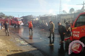 Organisasi Wartawan Bantu Korban Kebakaran Dharmasraya