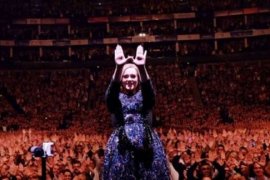 Dua Konser Adele Terpaksa Dibatalkan Akibat Masalah Pita Suara