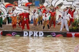 Panggung Terapung Ikut Ramaikan Pembukaan Festival Cisadane
