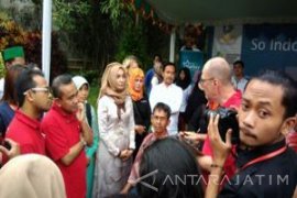 Kemensos-KoPPI Bagikan Ratusan Alat Bantu Dengar bagi Warga Malang