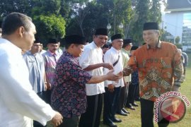 Bupati Tanahdatar Harapkan ASN Calon Haji Bisa Menjadi Panutan