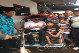 Bupati Anas Semangati Bocah tanpa Kelamin