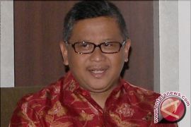 Sekjen PDIP Temui Hamzah Haz