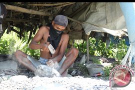 PENGRAJIN BATU GILINGAN Page 1 Small