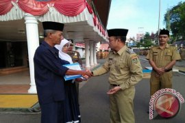 Wujud Keprihatinan, Pemkab Sijunjung Bantu Korban Kebakaran