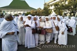 Visa Terlambat, Calhaj Kota Malang Nyaris Gagal Berangkat