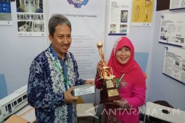 Dosen ITS Memperoleh Anugerah Iptek Adibarata saat Hakteknas